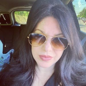 Meet your Posher, Sharon